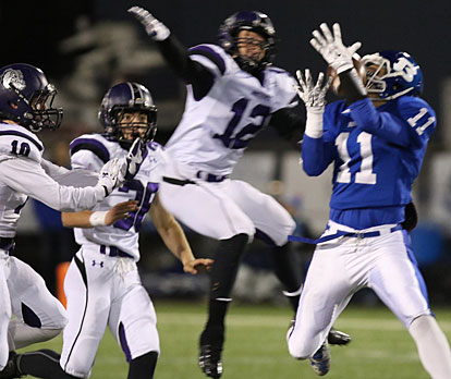 Austin Kelly (11) hauls in a pass beyond the Fayetteville secondary on his way to an 81-yard touchdown. (Photo by Rick Nation)