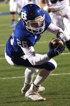Landon Smith latches onto a pass. (Photo by Rick Nation)