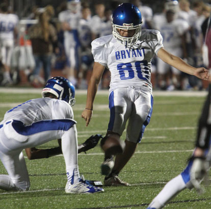 Martin Ramirez boots an extra point out of the hold of Andrew Hayes. (Photo by Rick Nation)