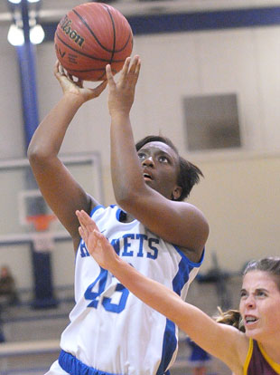 Ivory Russ lines up a shot off a drive to the hoop. (Photo by Kevin Nagle)