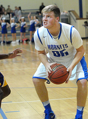Blaise Smith gathers before taking a shot. (Photo by Kevin Nagle)