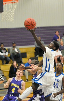 Kevin Hunt takes it to the rack. (Photo by Kevin Nagle)