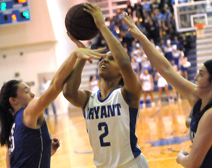 Raven Loveless tries to get a shot away in traffic. (Photo by Kevin Nagle)