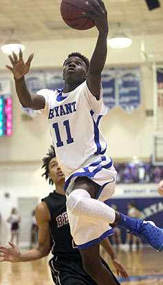 Kevin Hunt attacks the basket. (Photo by Rick Nation)