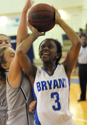 Lania Ratliff (3) tries to find room for a shot inside. (Photo by Kevin Nagle)