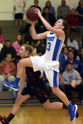 Kendal Rogers attacks the basket. (Photo by Rick Nation)