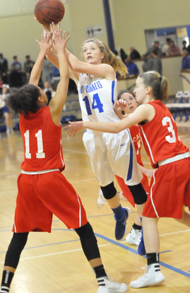 Meagan Chism (14) leans in on a shot over a pair of Cabot Red defenders. (Photo by Kevin Nagle)