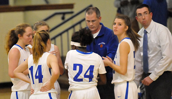 2.9FroshGirlsHuddleKN