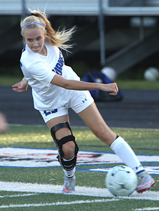 Maddie Hubbard maneuvers to dribble past a defender. (Photo by Rick Nation)