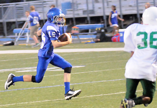 Jackson Regan sprints toward the corner as Forst Heights' defender Tylon Gause pursues. (Photo by Kevin Nagle)