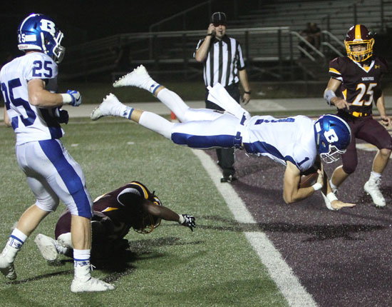 Cameron Vail flies into the end zone. (Photo by Rick Nation)