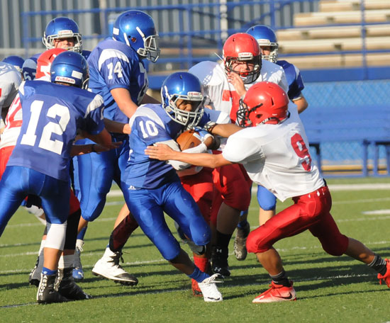 Xavier Foote (10) dashes past Cabot Red's Jaiden Ryals (9) off blocks by Hayden Schrader (12) and Parker Elswick (74). (Photo by Kevin Nagle)