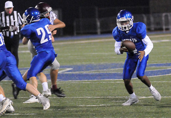 10-19froshbquarterbackkn