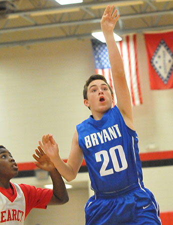 Aiden Adams scoops up a shot. (Photo by Kevin Nagle)