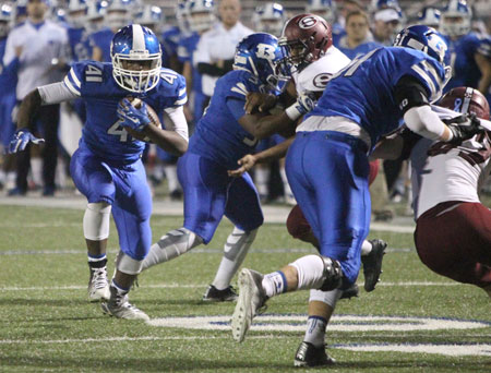 LaTavion Scott (41) eyes an open area off blocks by Kris King and Zak Kemp (51). (Photo by Kevin Nagle)