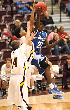 Colby Washington scoops up a shot in traffic. (Photo by Kevin Nagle)