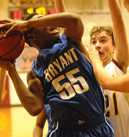 Gavin Brunson looks to shoot in a crowd under the basket. (Photo by Kevin Nagle)