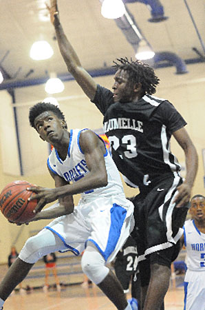 Colby Washington looks to score against Maumelle's Tre Flowers. (Photo by Kevin Nagle)