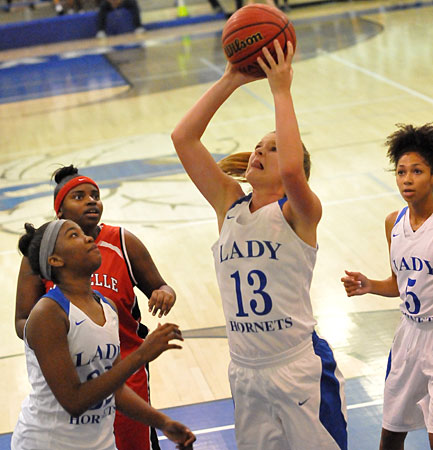 Kinley Oholendt (13) scores inside. (Photo by Kevin Nagle)